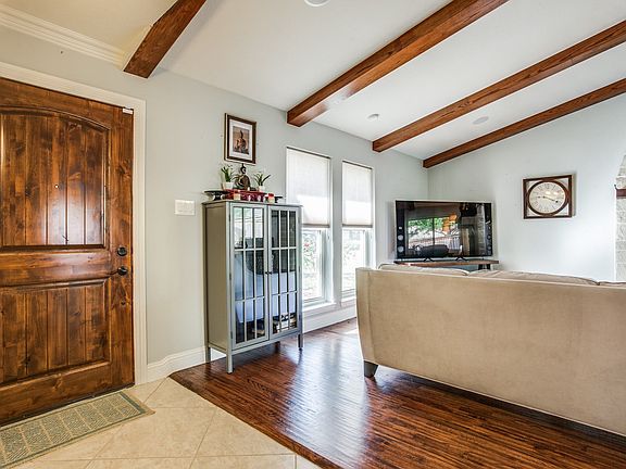 4th image of 301 Valley Cove Dr