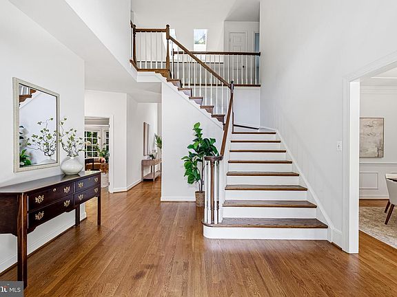 3rd image of 2028 Spring Branch Dr