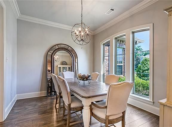 3rd image of 140 Acadian Ln