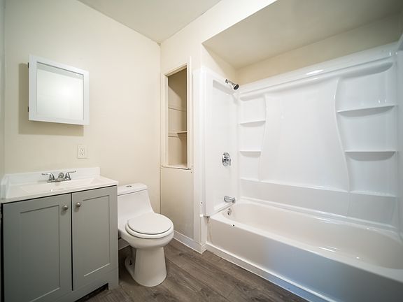 5th image of 2120 Robin St APT 3