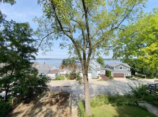 466 Park Ave, Pewaukee, WI 53072