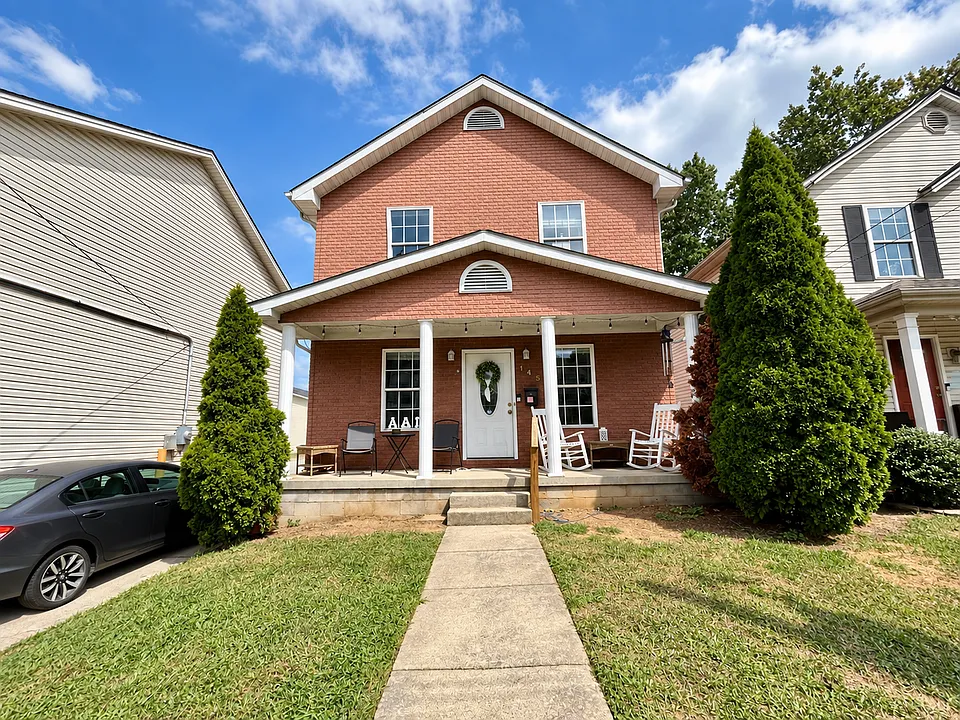 145 Montmullin St