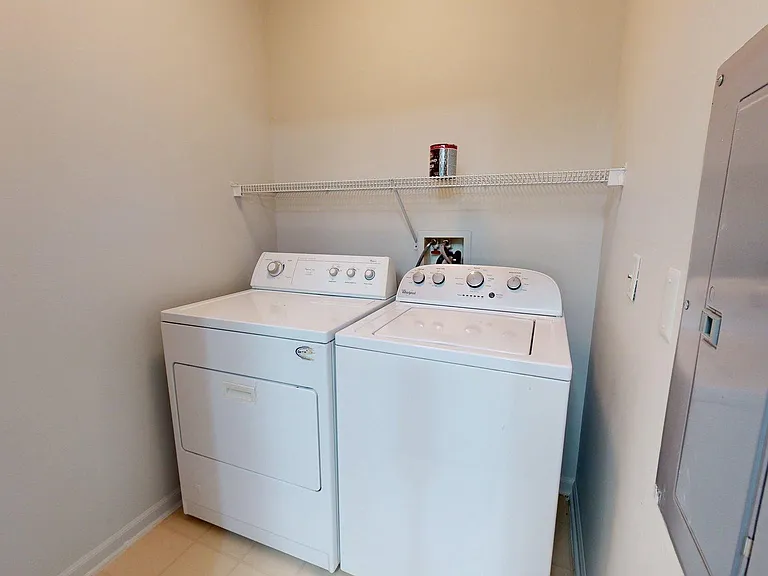 2767 S Knightsbridge Cir — Photo 5
