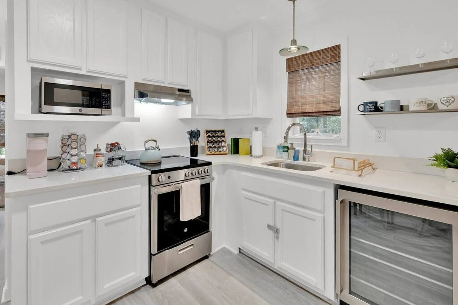 1 bed, 1.0 bath, 4348 sqft, $3,112 — Photo 3