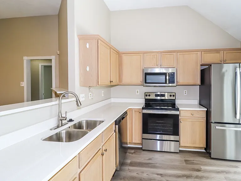 80 Village Dr — Photo 7