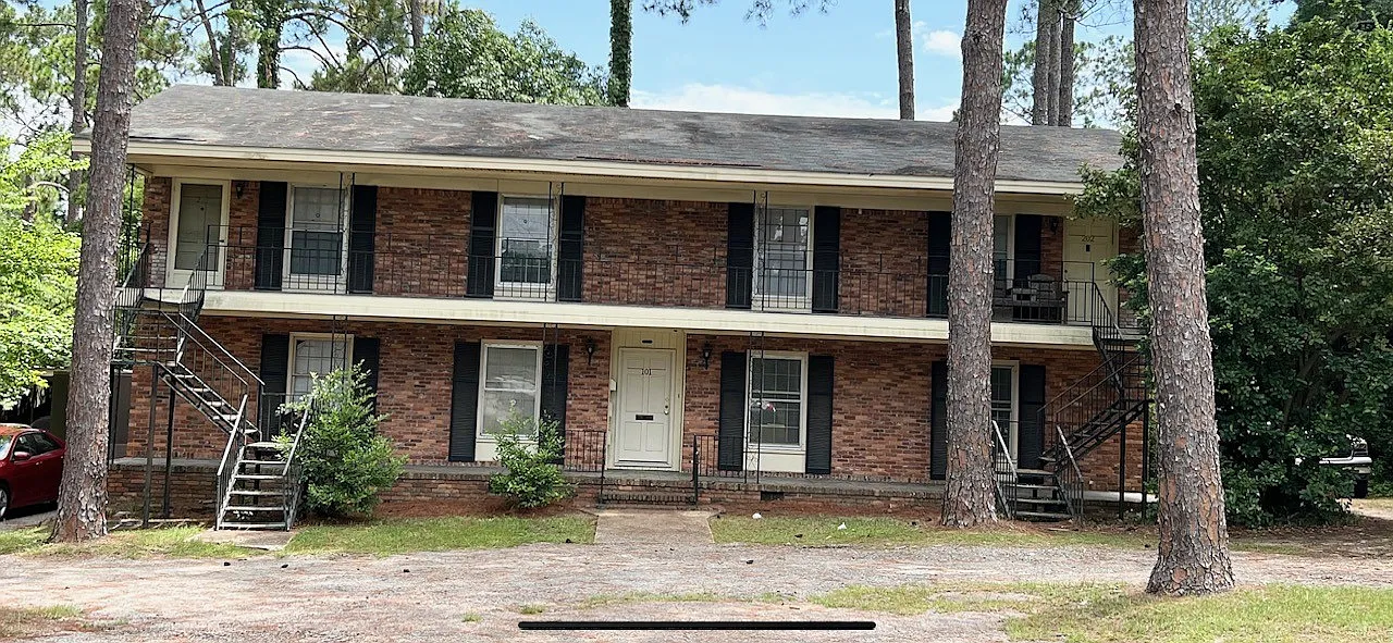 3 bed, 1823 sqft, $1,000 — Photo 1