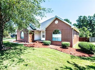 1832 N Buckley Dr, Fayetteville, AR 72701