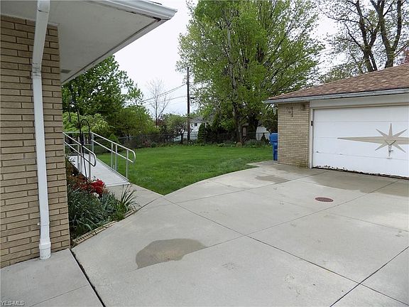 2nd image of 2919 King Richard Dr