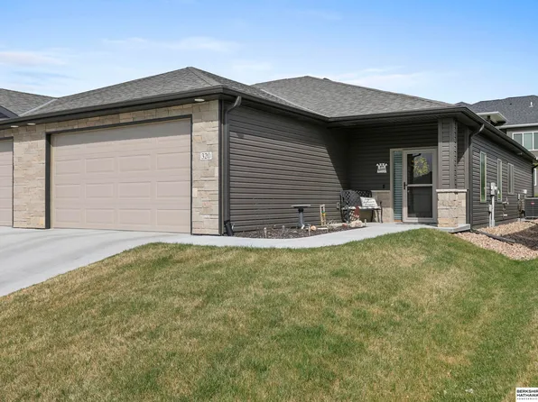 320 Deep Water Dr, Lincoln, NE 68527