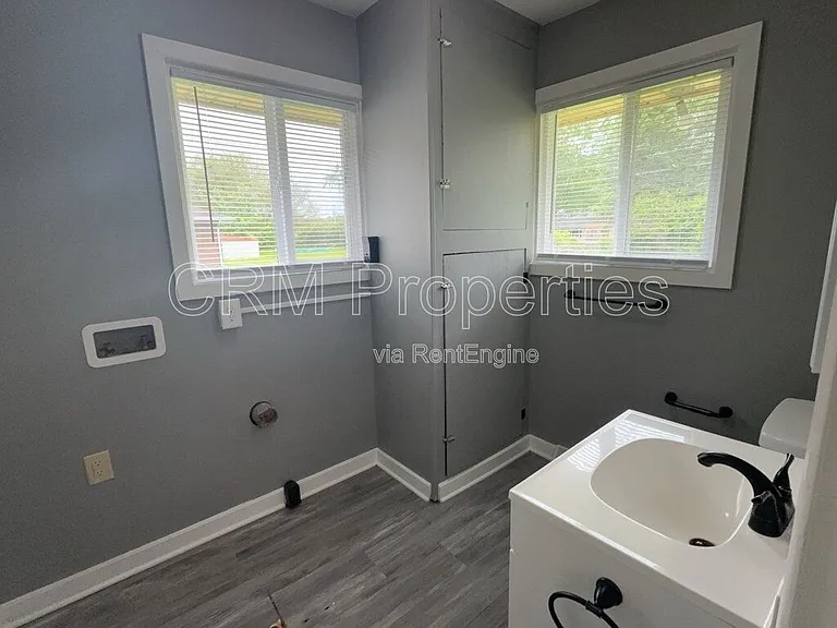 3413 N Milton St — Photo 10
