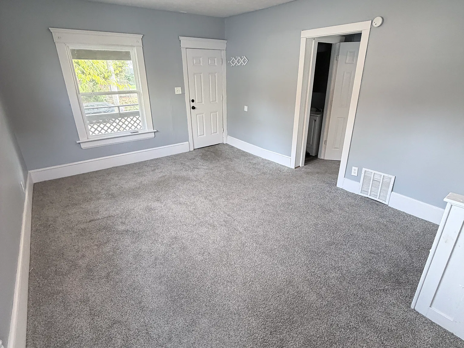 4 bed, 1.5 bath, 1148 sqft, $1,165 — Photo 3