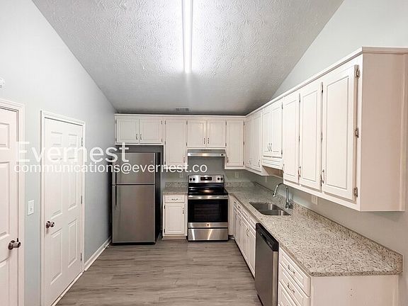 5th image of 1408 Creek View Dr