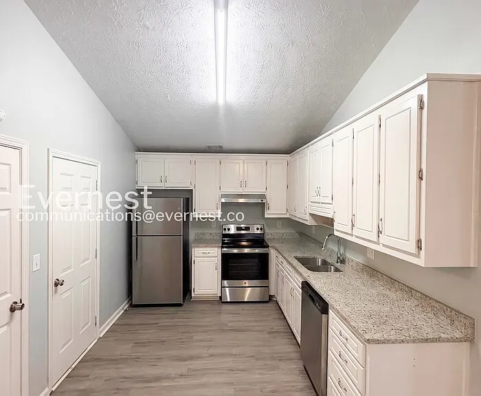 1408 Creek View Dr — Photo 5