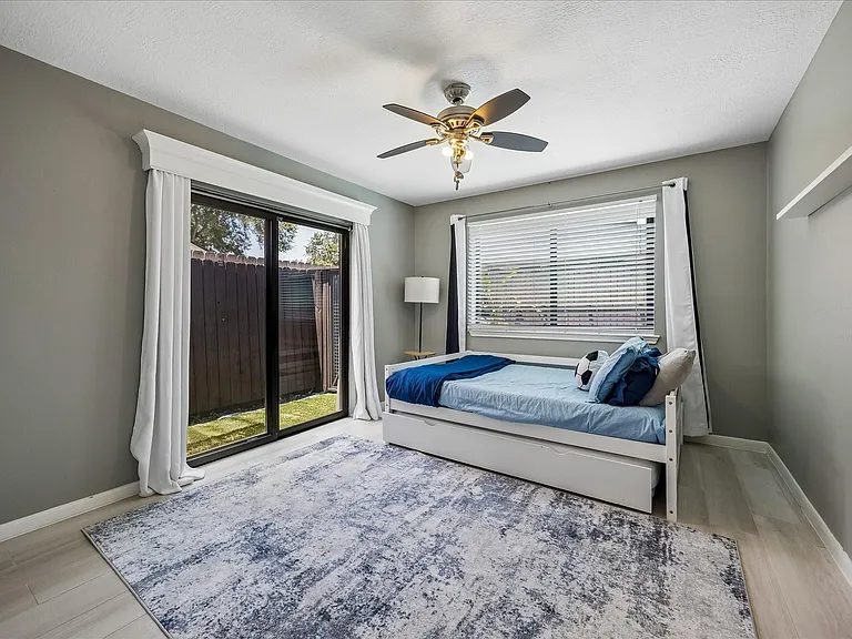 11646 Manor Park Dr — Photo 23
