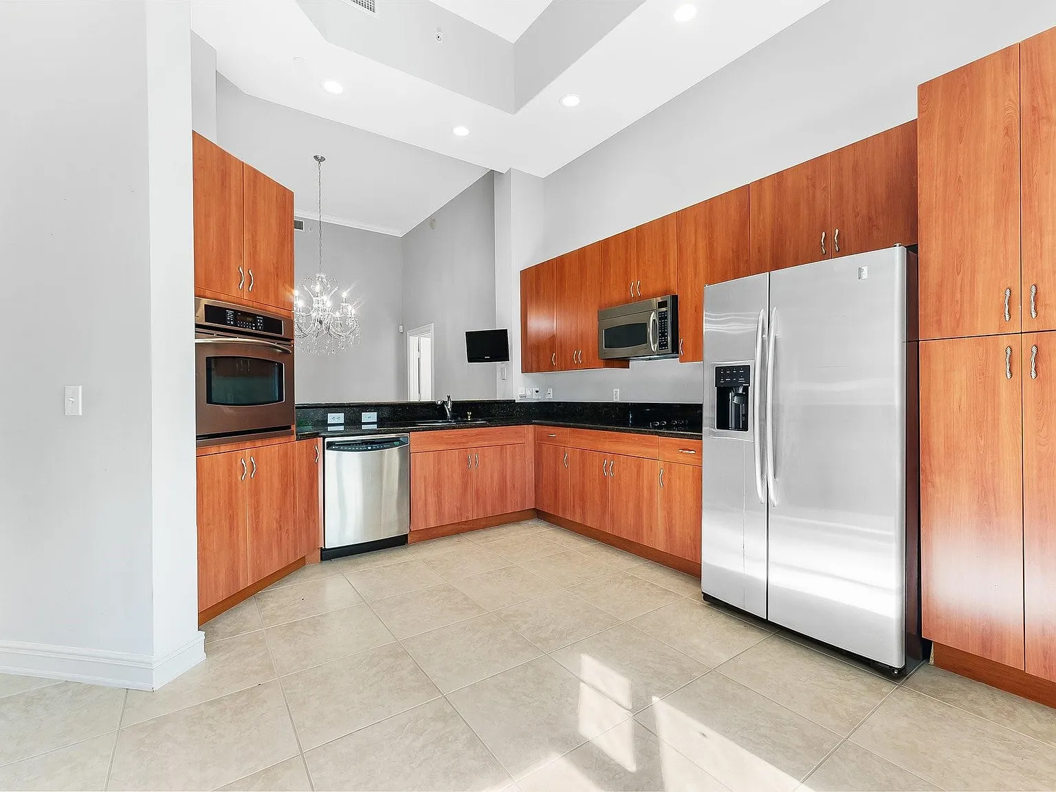 2 bed, 2.5 bath, 1742 sqft, $3,900 — Photo 2