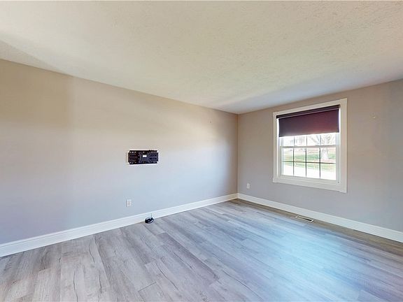 4th image of 16 Quail Hill Rd