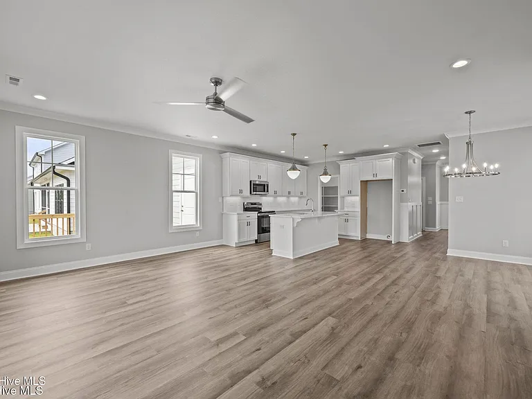 319 Taylorwood Dr — Photo 10