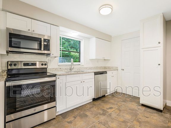5th image of 429 La Paz Pl