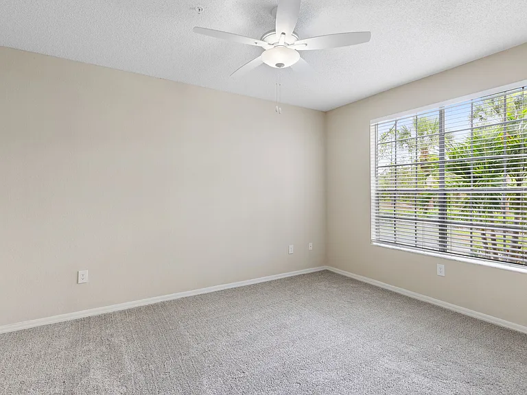 Woodmere Apartments Of Venice — Photo 24