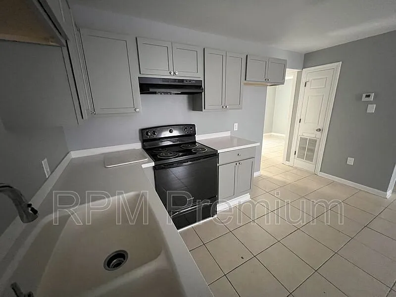 3 bed, 1.0 bath, 850 sqft, $950 — Photo 4