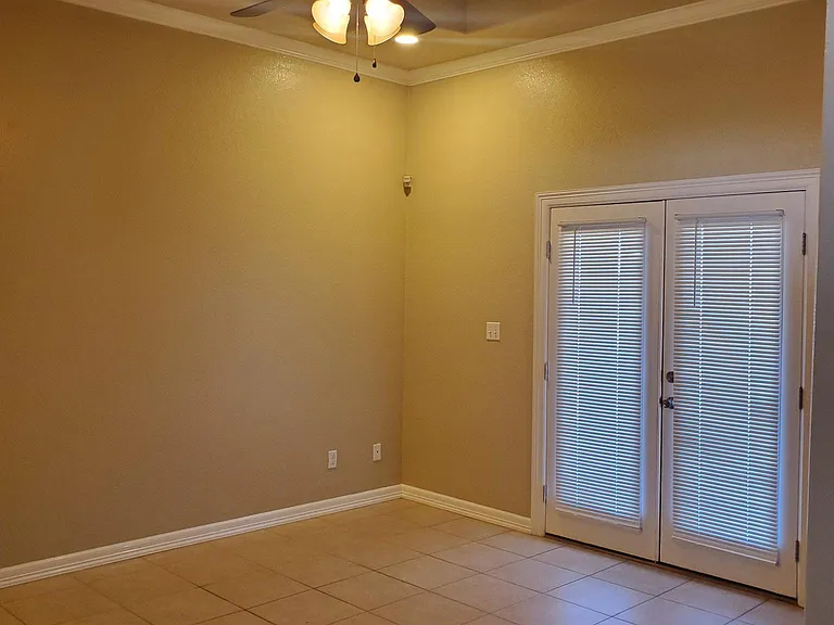 1906 Treasure Oaks Dr — Photo 8