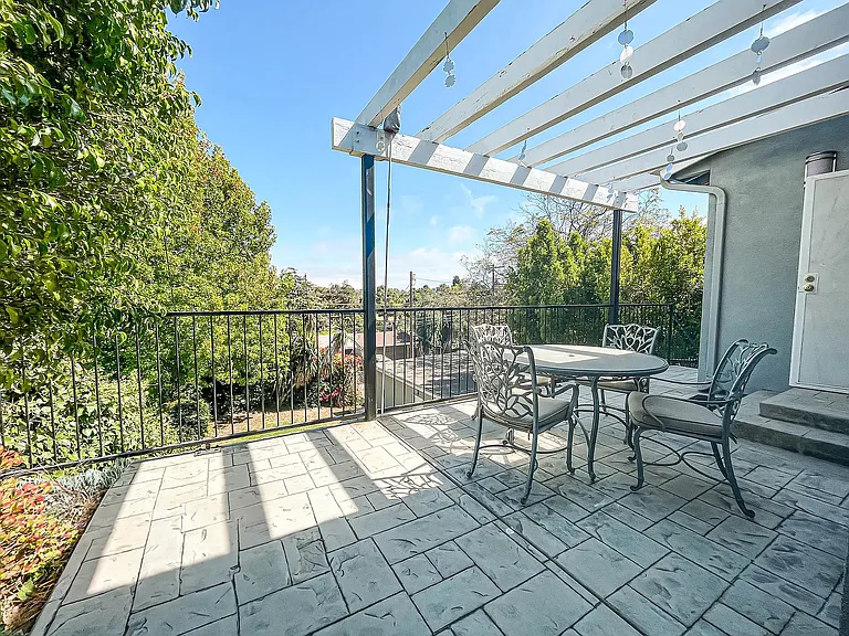 2024 Navy St — Photo 12