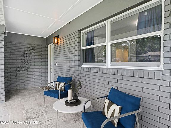 3rd image of 416 Poinsettia Ave