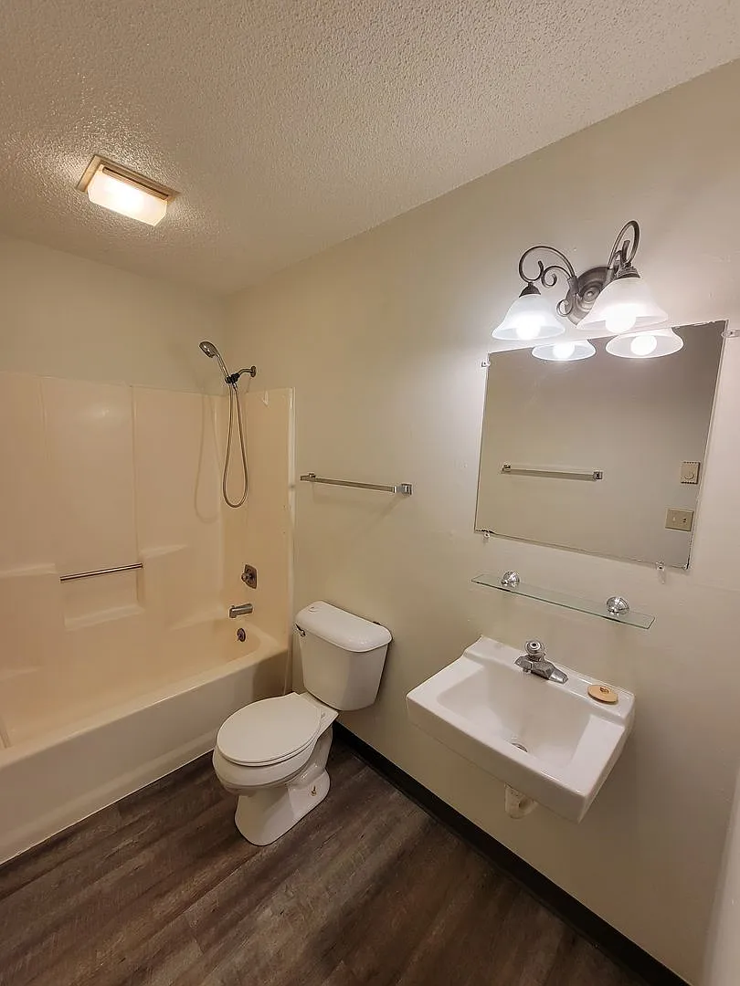 Building Photo - 3633 Fairfax St #201