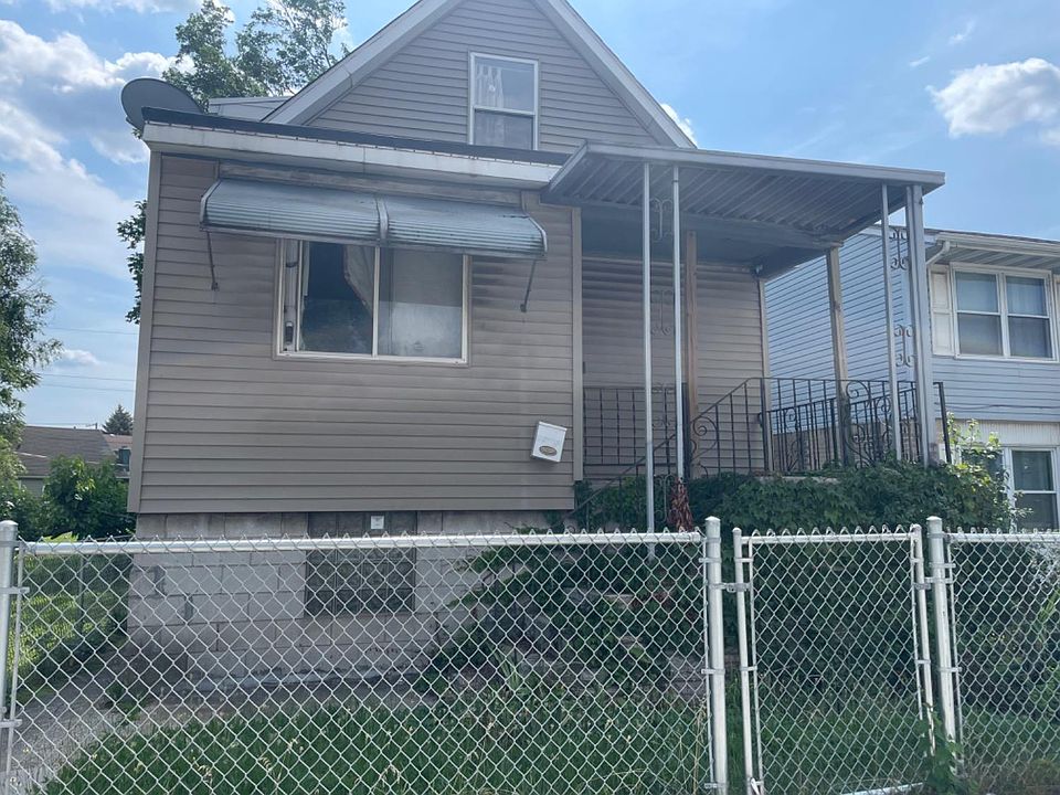 2nd image of 3710 Guthrie St