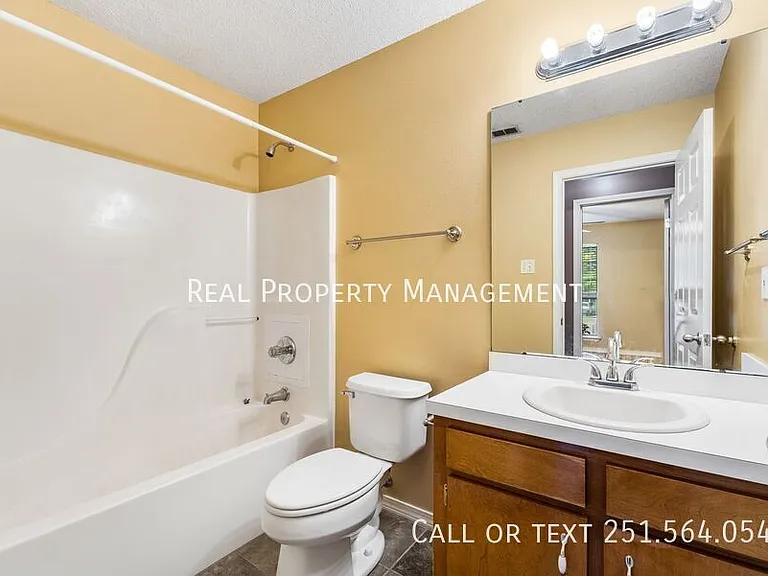 9631 Royal Woods Dr N — Photo 9