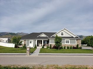 470 N 200 W, Hyde Park, UT 84318