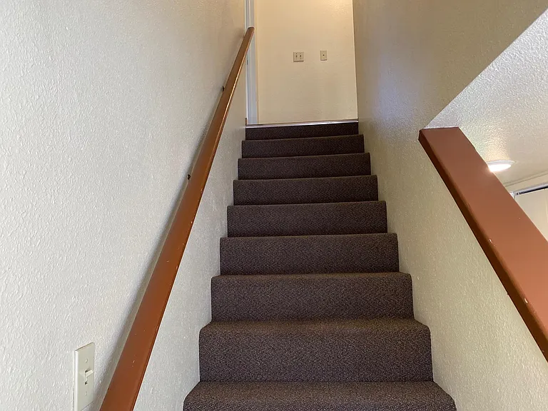 726 W 2nd Ave #C — Photo 3