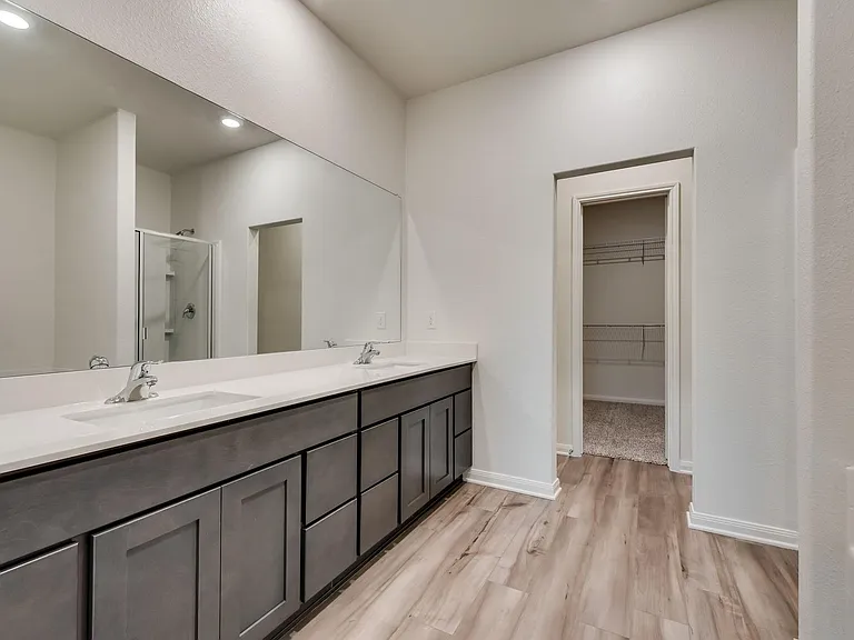 644 Aqueduct Dr — Photo 3