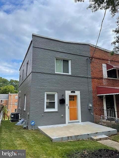 1st image of 121 Darrington St SW