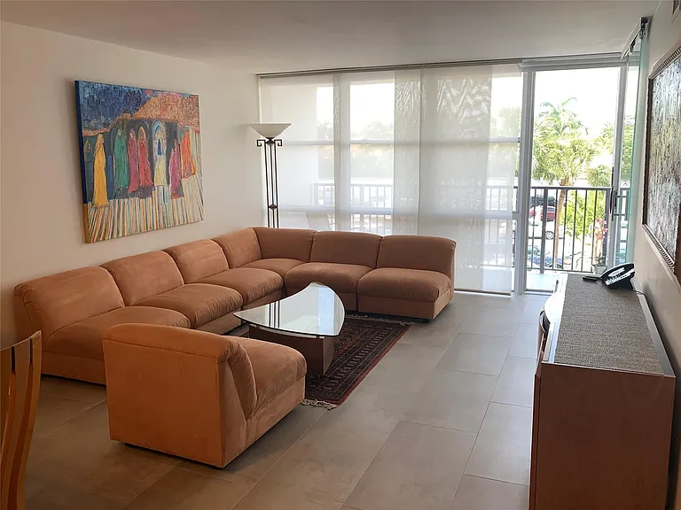 1000 Parkview Dr #319 — Photo 10