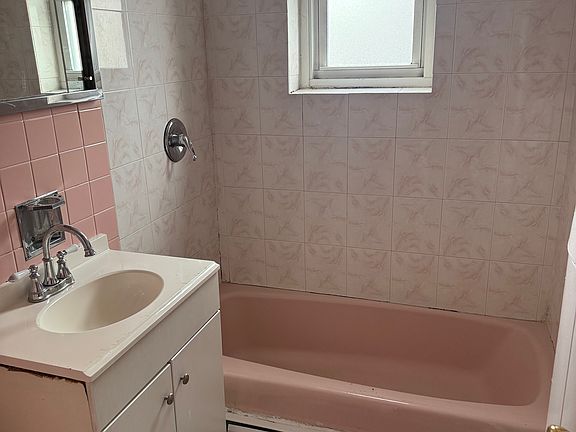 3rd image of 256 Fowler Ave APT B2