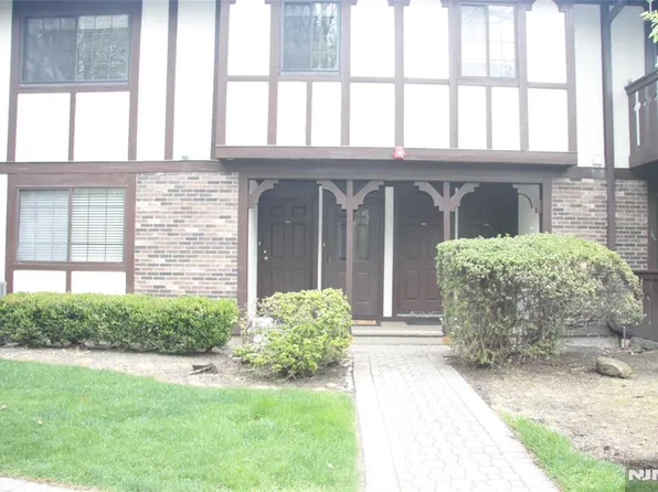 3801 Mark Twain Way, Mahwah, NJ 07430