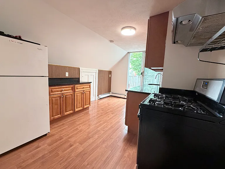 38 Glenwood St #3 — Photo 8