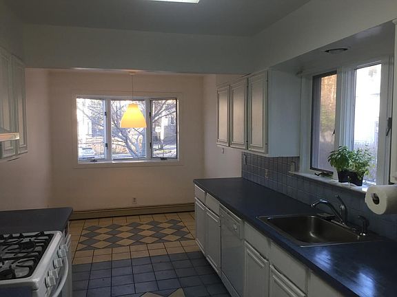 5th image of 36 Mount Hope Blvd