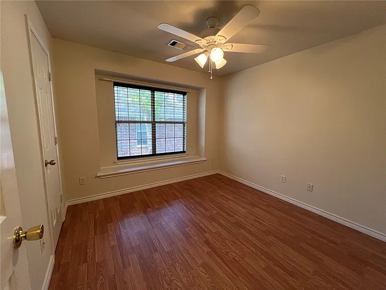 1206 Mullins Ct — Photo 13