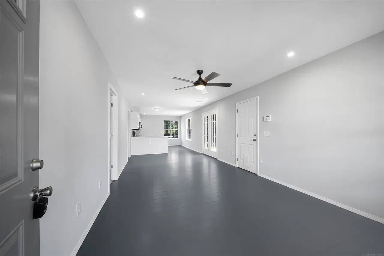 2 bed, 950 sqft, $1,345 — Photo 4