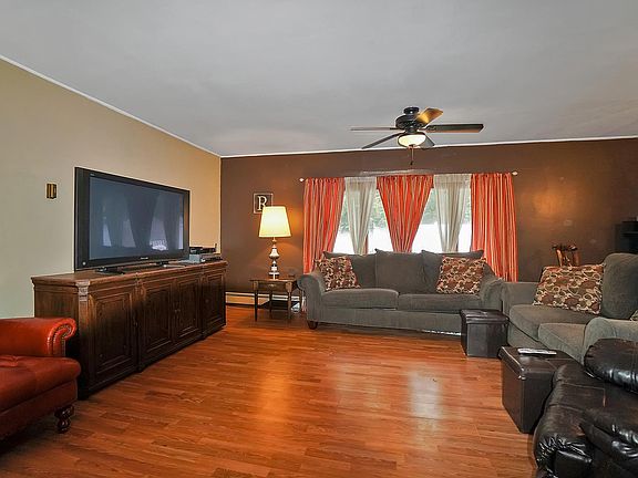 4th image of 36 Arch Ln
