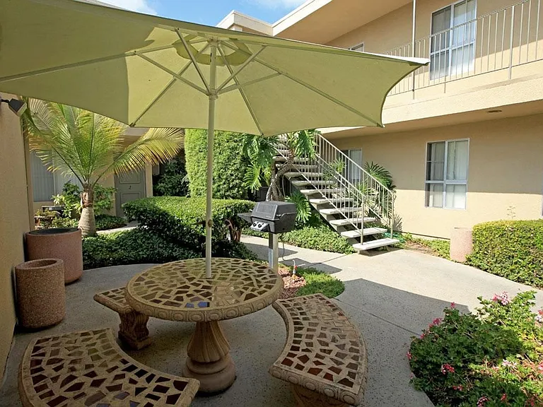 Four Winds Apartments — Photo 4