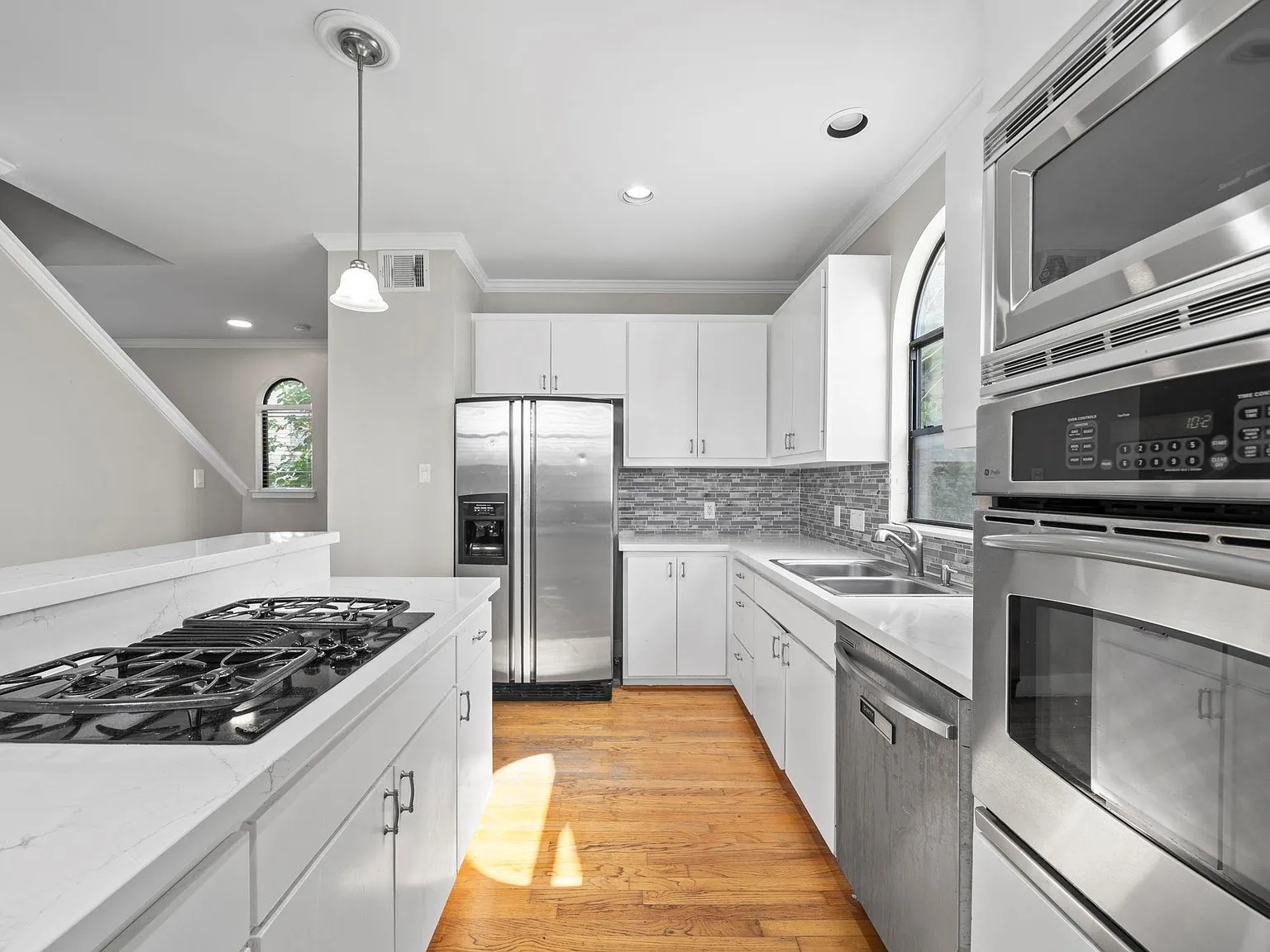 3 bed, 2.5 bath, 2116 sqft, $2,800 — Photo 1