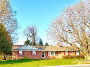 1281 Hykes Rd, Greencastle, PA 17225