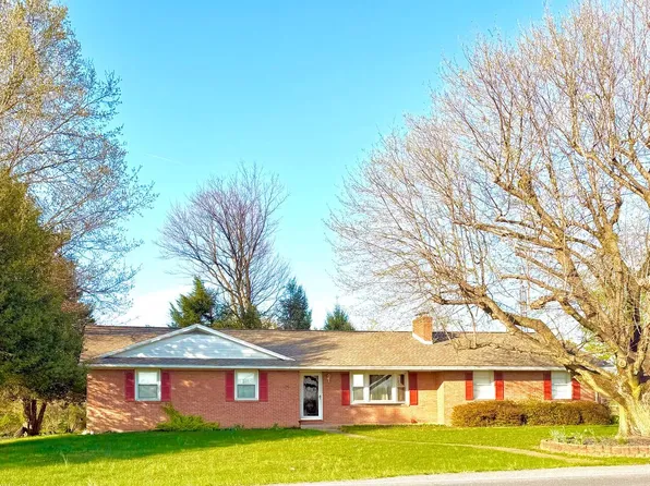 1281 Hykes Rd, Greencastle, PA 17225