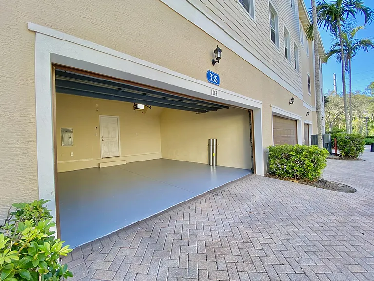 335 E Thatch Palm Cir #104 — Photo 26