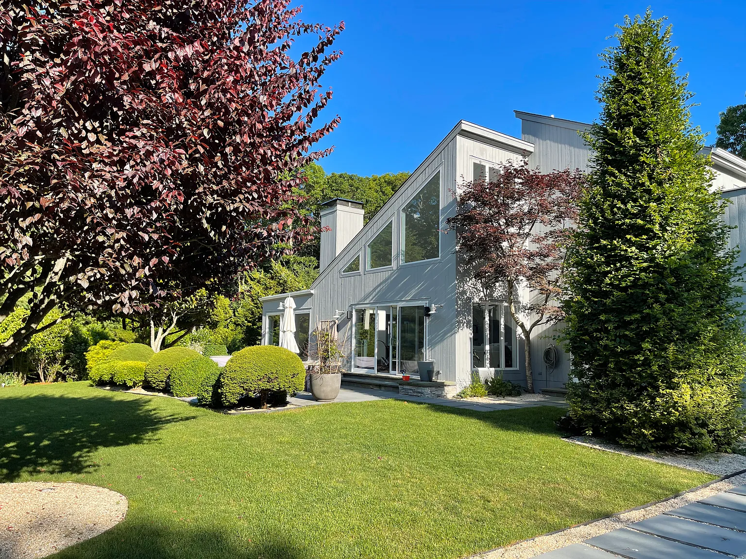Gated Luxury Escape with Pool, Spa and Designer Gardens — Photo 2