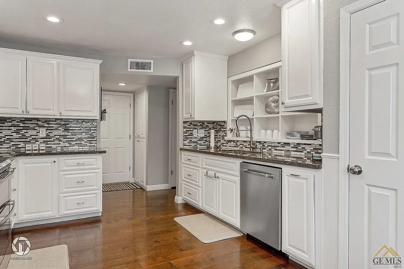 3 bed, 2.5 bath, 1922 sqft, $2,950 — Photo 3