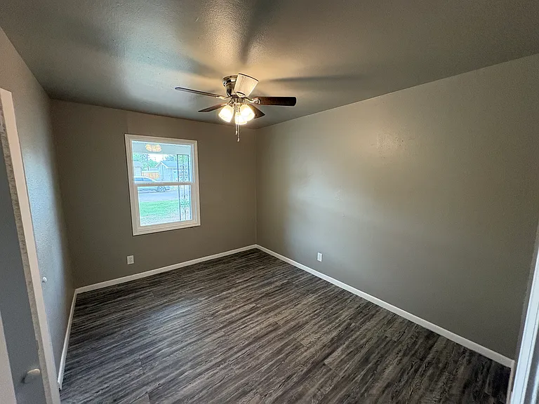 1042 Hodges St — Photo 6